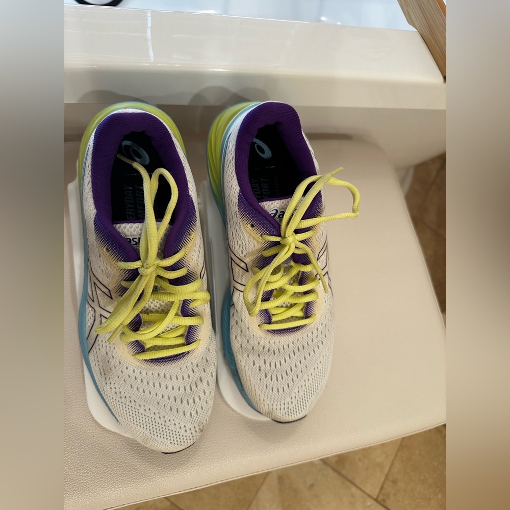 Asics Excite 8 White and Purple Sneakers with Yellow Laces Size 8